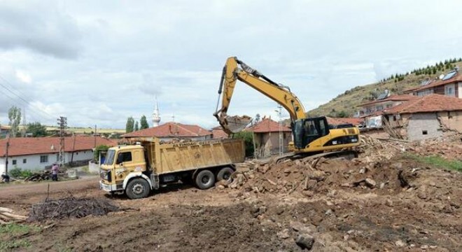 15 mahalledeki 90 metruk yapı yıkıldı