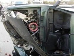 Otobüse çarptı 9 kişi yaralandı