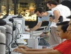 Nüfusun yarıya yakını bilgisayar kullanıyor