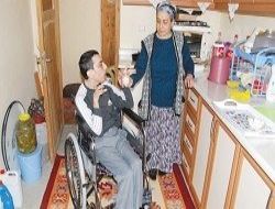 Akülü arabayla güneşe çıkacak