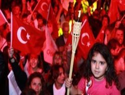 Cumhuriyet coşkusu gece de devam etti