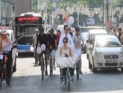 Ankara da bisikletli gelin konvoyu 