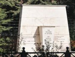 Zübeyde Hanım’ın büstü calındı
