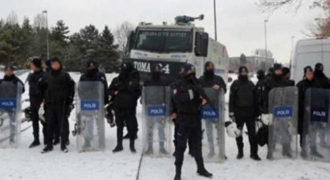 Ankara da izinsiz eylem yapan göstericilere müdahale