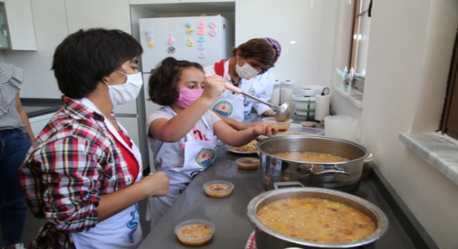 Aşure için mutfakta buluştular