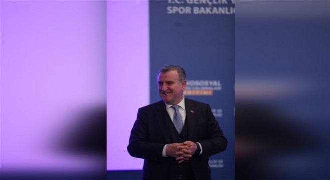 Bakan Bak:  Sporcu evlatlarımıza emek veren herkesin daima yanındayız 