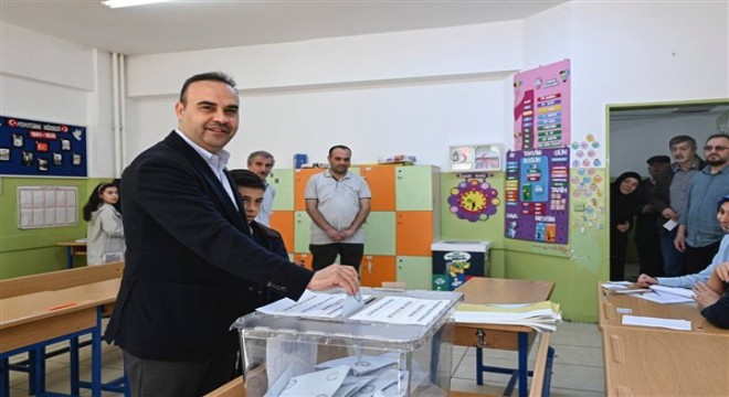 Bakan Kacır: Milletimiz demokratik hakkını en etkin şekilde kullanacak