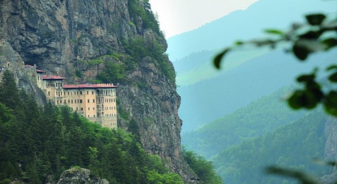 Cumhurbaşkanı Erdoğan, cami ve manastır açtı