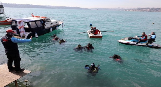 Daha temiz bir çevre için İstanbul Boğazı’na daldılar