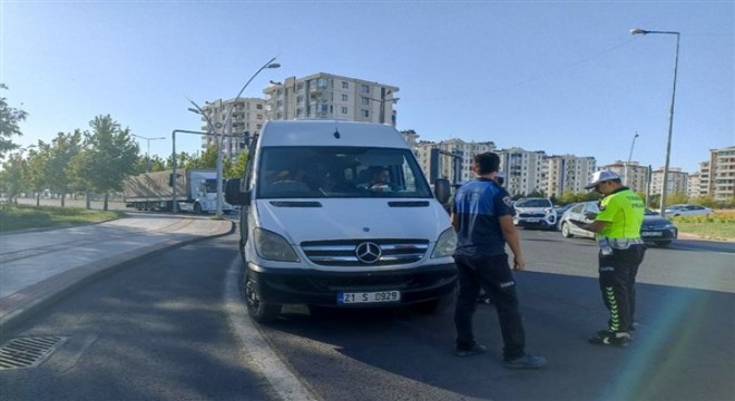 Diyarbakır zabıta ekipleri okul servis araçlarında denetim gerçekleştirdi