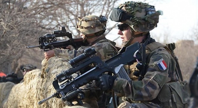 Fransız ordusuna ait iki zırhlı araç Münbiç te görüntülendi