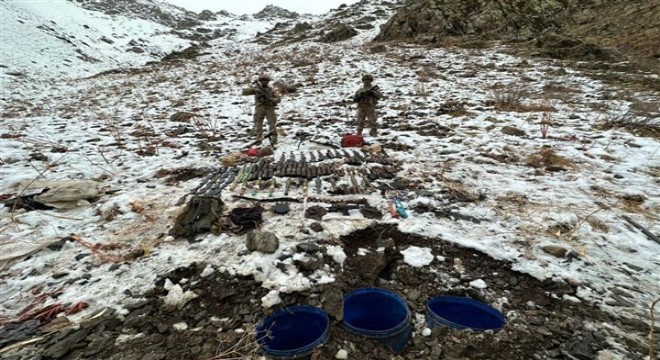 Hakkari de çok sayıda silah ve mühimmat ele geçirildi