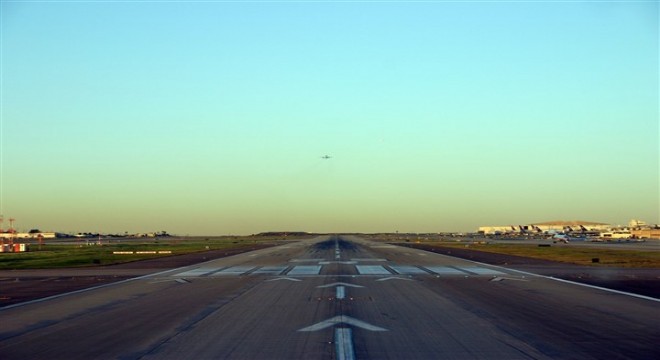 İstanbul Havalimanı nda Boeing-767 tipi kargo uçağı gövde üzeri iniş yaptı