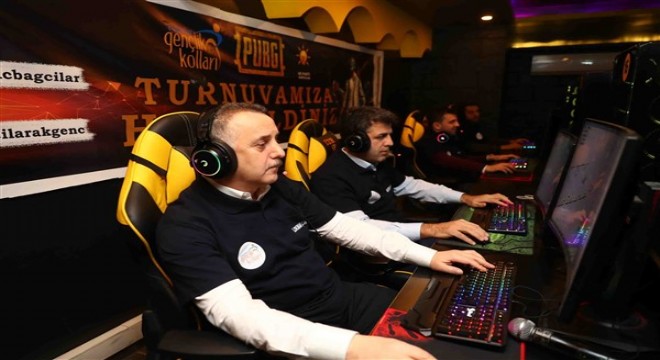 Lokman Çağırıcı, gençlerle PUBG oynadı