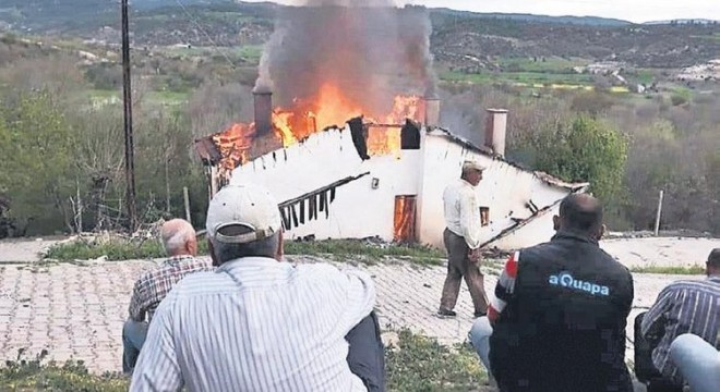 Nallıhan’da çıkan yangında bir ev kül oldu