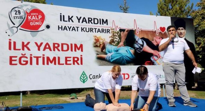 Parkta uygulamalı ilk yardım eğitimi