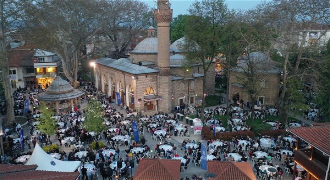 Tarihi meydan, iftar sofraları ile donatıldı