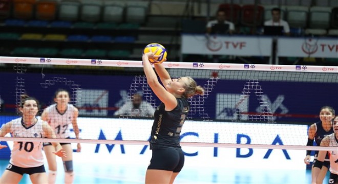 VakıfBank kupaya galibiyetle başladı