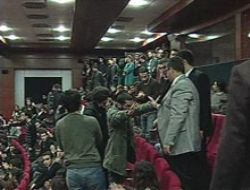 Bakan a protesto şoku